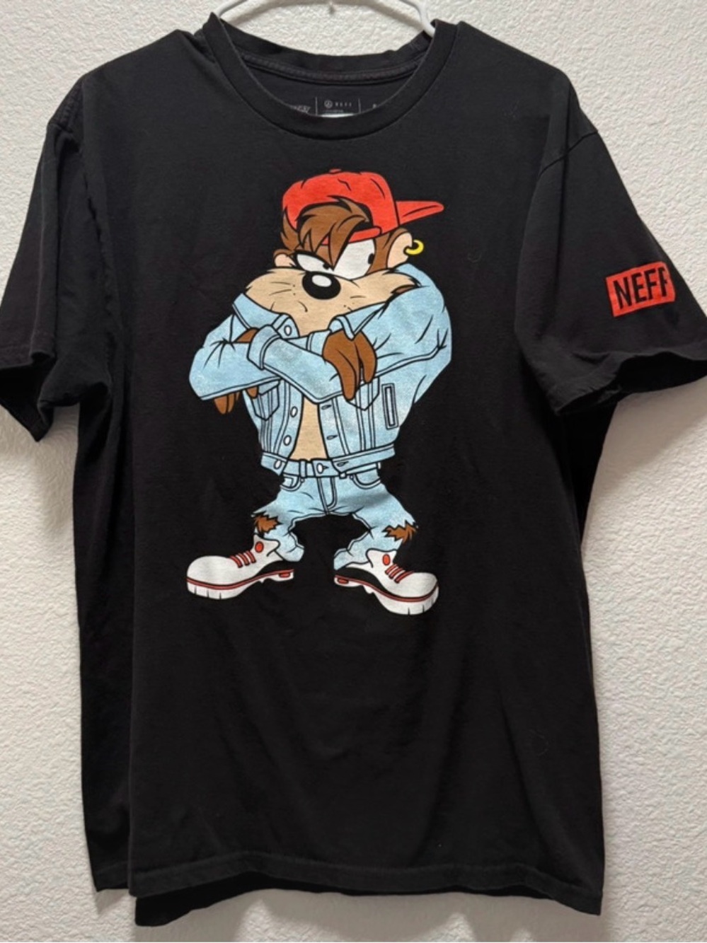 Neff Looney Tunes Taz T-Shirt Tasmanian Devil Graphic Tee